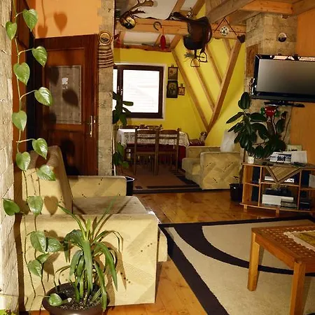 Athosapartment Potkrovlje